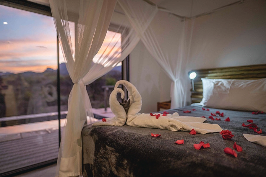 Extra-length king-size bedroom at Kruger Cliffs Lodge