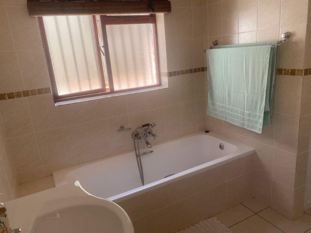 Second bathroom at Port Nature Houtbay